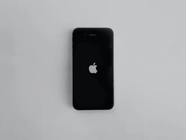 What Apple Can Teach Us About Effective Branding -iphone- Brandemic